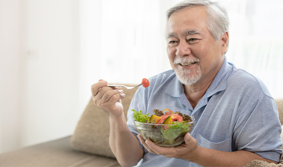 Bổ sung chất xơ và vi sinh vật có lợi cho người lớn tuổi giúp hỗ trợ tiêu hóa và tăng cường đề kháng